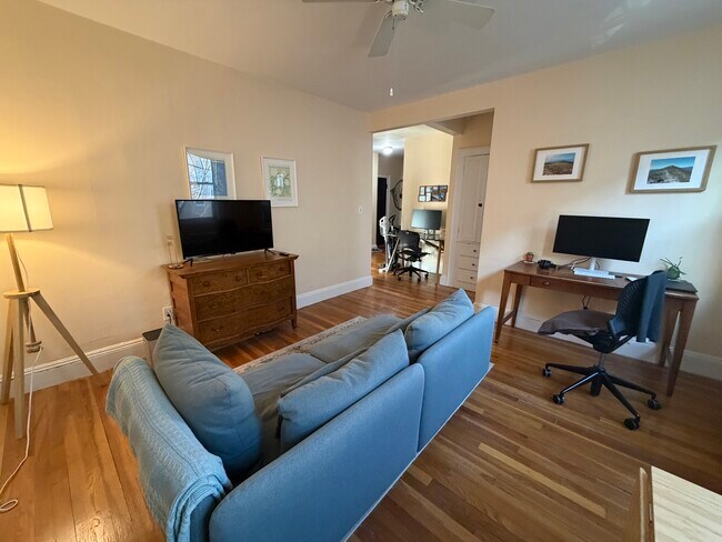 Building Photo - 48 Strathmore Rd