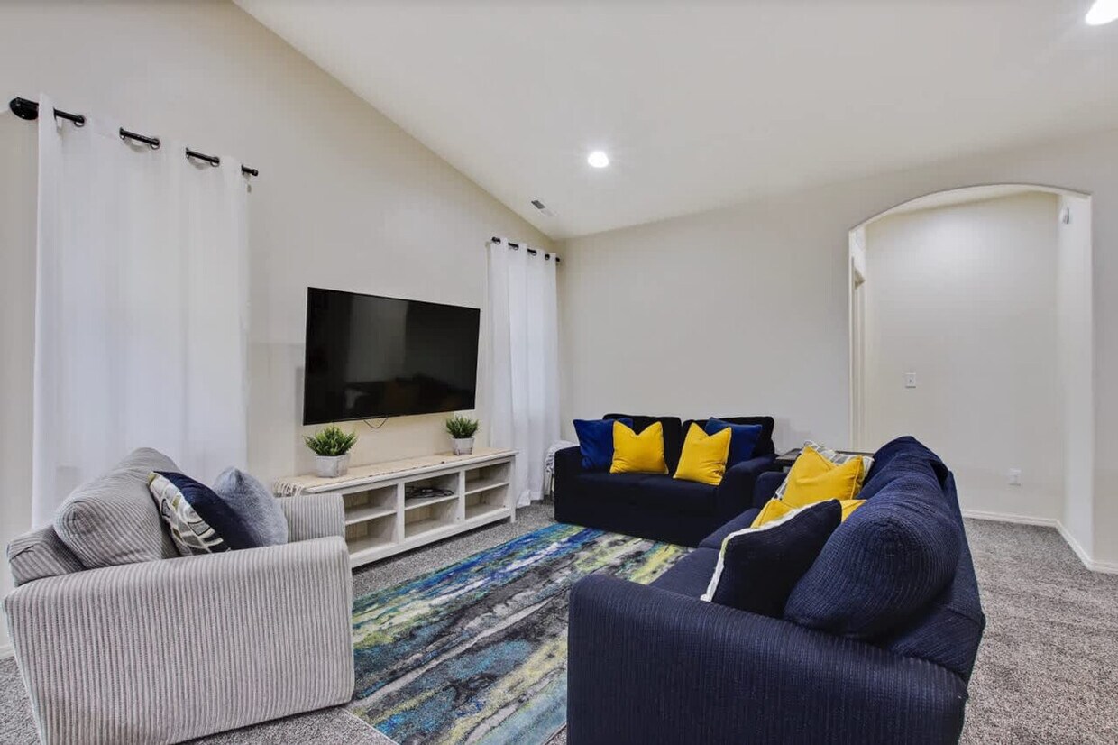 Foto principal - 2213 E Elm Grove Dr