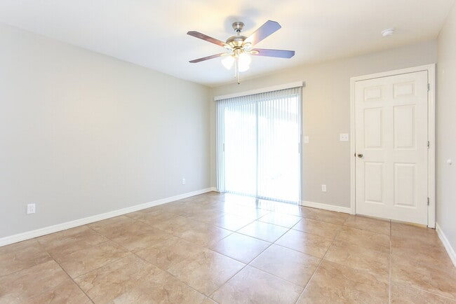 Foto del edificio - 1718 SW 12th Terrace