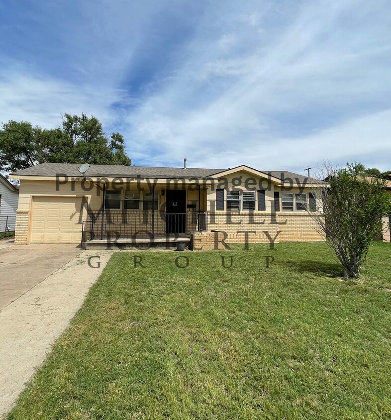 Primary Photo - Beautiful 3 bedroom 1 bath with hardwood f...