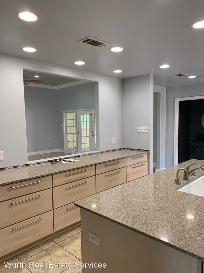 Building Photo - 3 br, 2.5 bath House - 14042 Woodland Ridg...