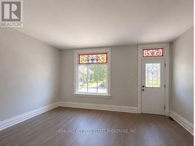 Photo du bâtiment - 918 Princess Ave