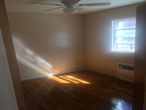 Foto del edificio - 1358 E 89th St