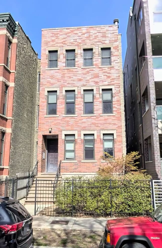 Building Photo - 3039 N Sheffield Ave