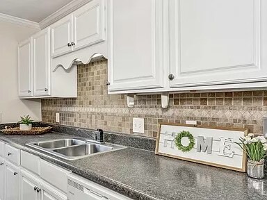 Foto del edificio - 3901 Elmcrest Dr