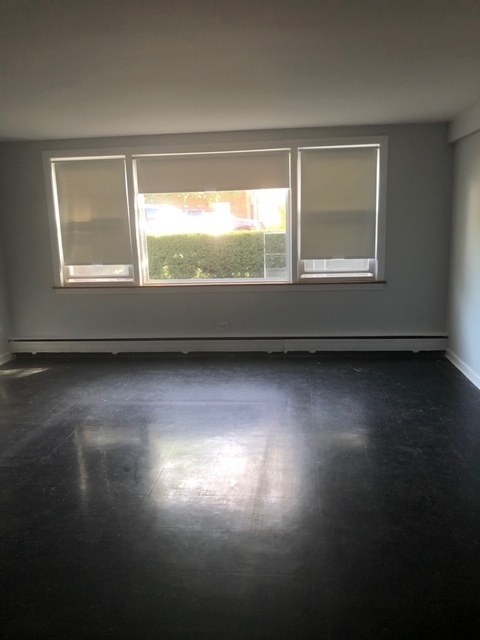Living Room - 2738 W Berwyn Ave