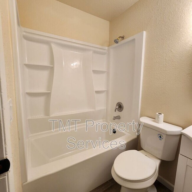 Foto del edificio - 1200 Wayland Ave