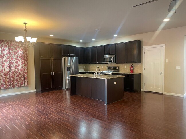 Foto del edificio - Beautiful 4BR Lacey home