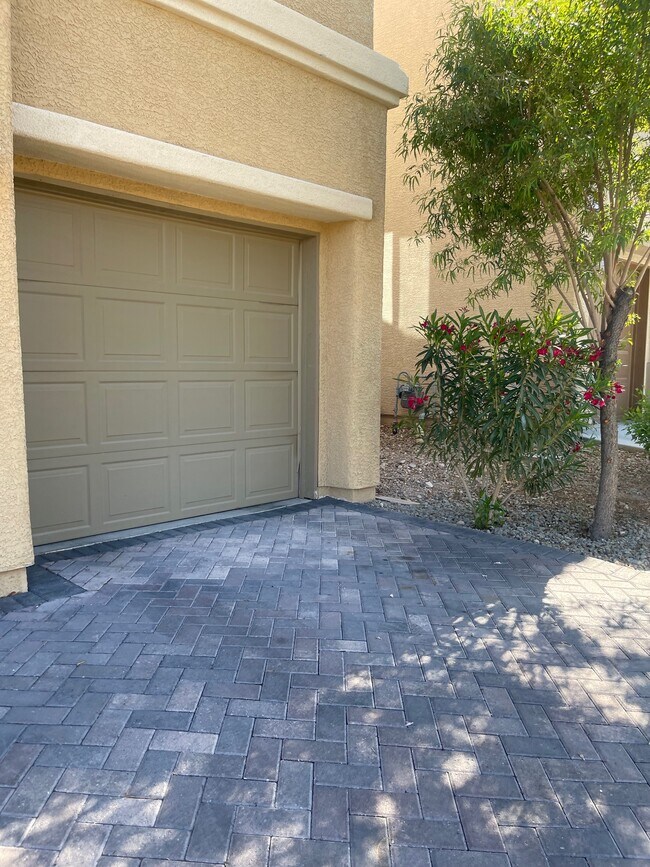 Foto del edificio - 9013 Bridal Creek Ave