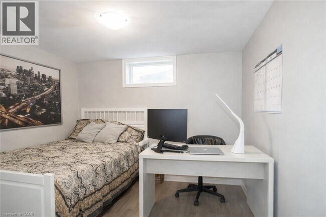 Building Photo - 17 Ridgeview Ave