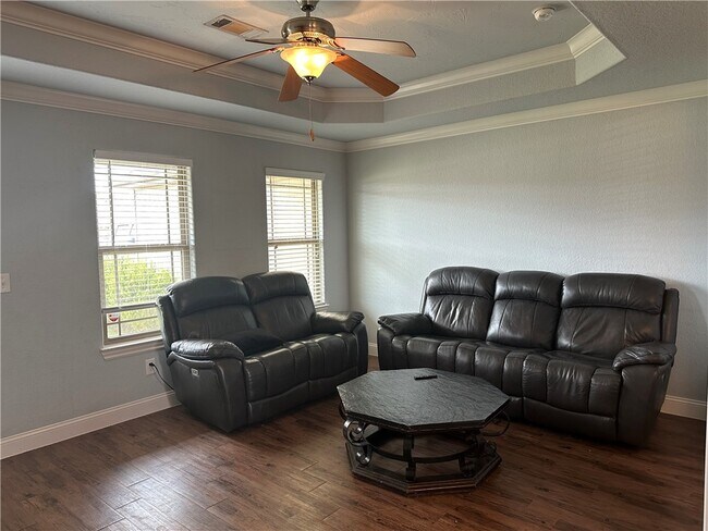 Foto del edificio - 3903 S W Capstone Ave