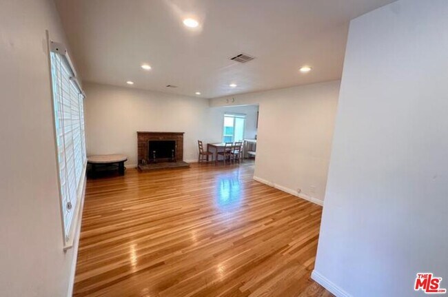Foto del edificio - 4717 Glenwood Ave