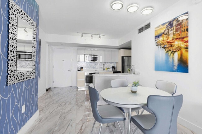Building Photo - 2602 E Hallandale Beach Blvd