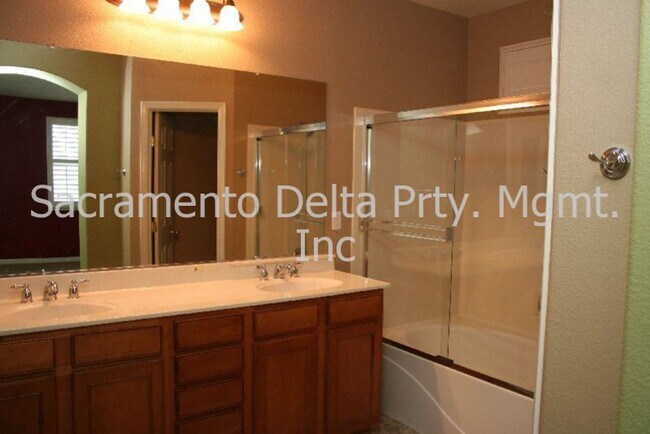 Foto del edificio - Beautiful 3/2 condo in the heart of Elk Grove!