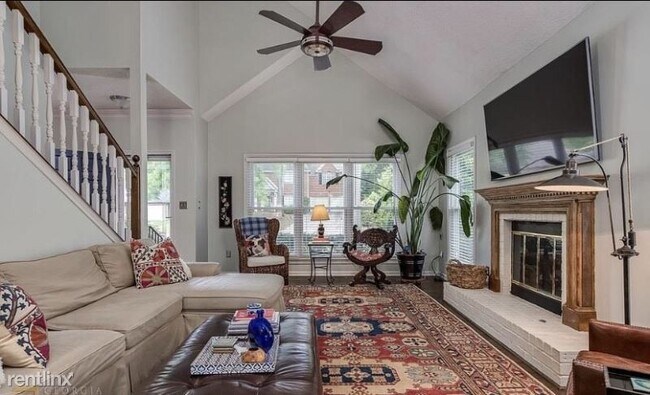 Building Photo - 4 br, 3.5 bath House - 110 GREENMONT CIR