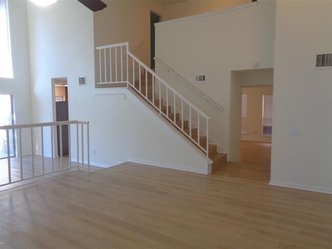 Building Photo - 17631 Seven Pines Dr