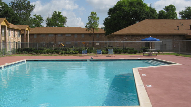 Pool - Parker Square Apartments (EPMTx)