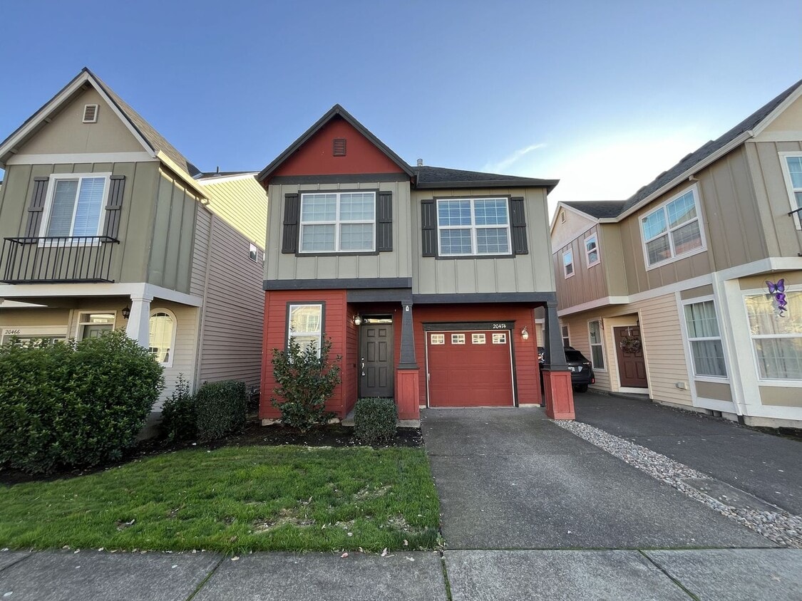 Primary Photo - Charming 3-Bed, 3-Bath Home with Bright Ki...