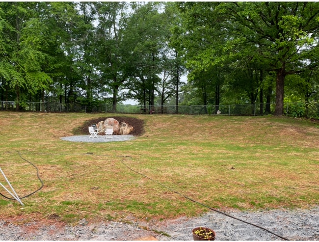 Foto del edificio - 512 Andrew Pickens Dr