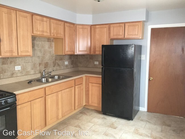 Building Photo - 3 br, 2.5 bath House - 1469 Wentworth Avenue