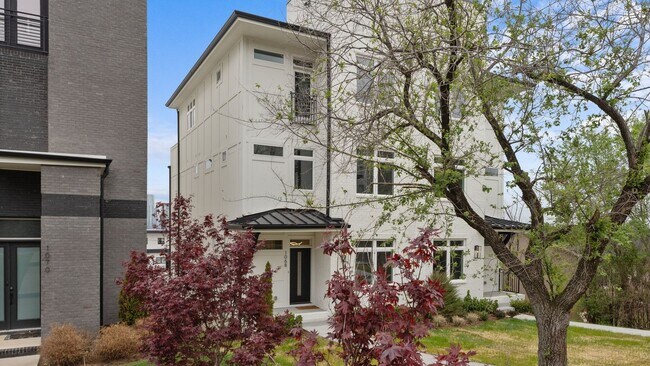 Foto del edificio - Nashville. Spotless & never been lived in 4BR/4.5BA home + separate office