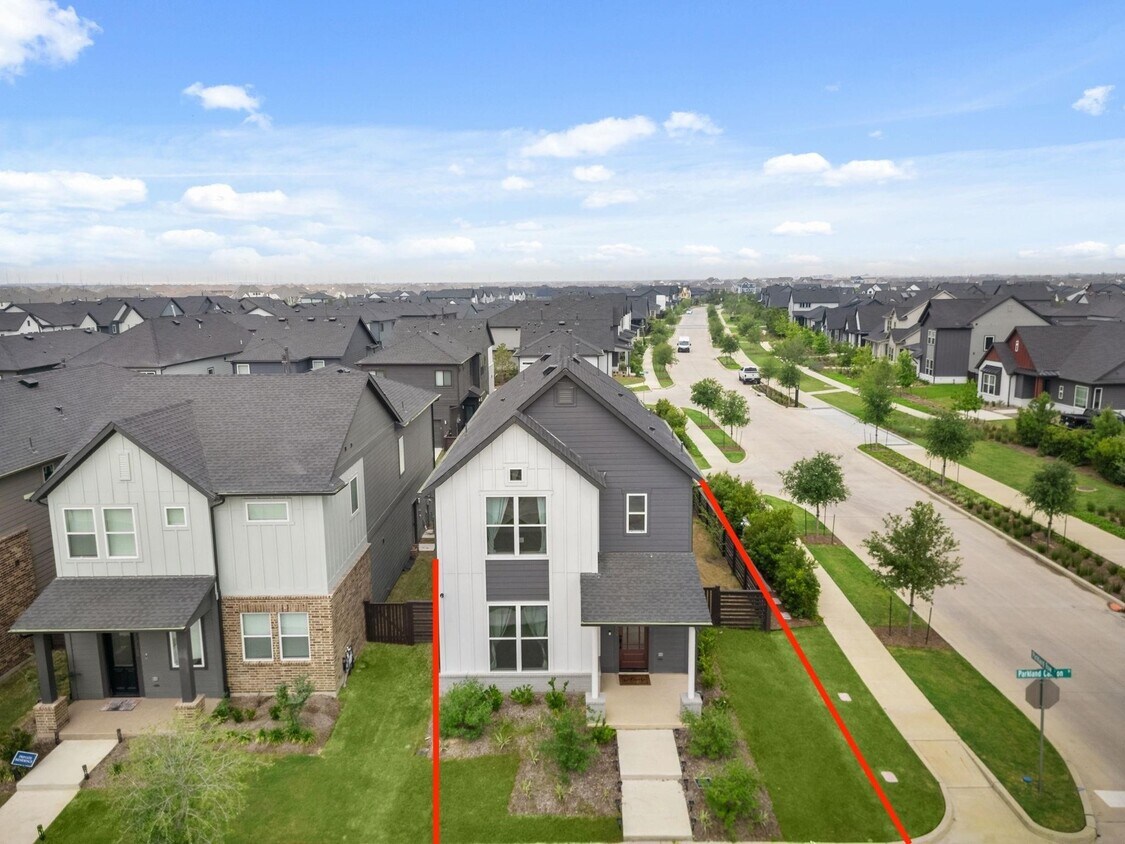 Foto del edificio - 15159 Parkland Canyon Dr