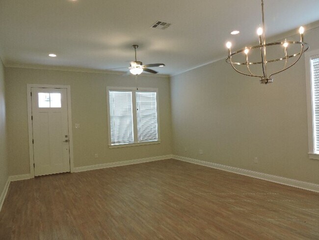 Foto del edificio - 6 YR old Modern Farmhouse designed 3BR/2BA Plus Office