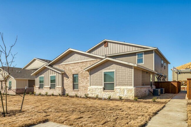Building Photo - 715 Harvest Moon Dr