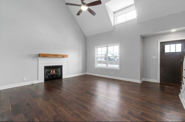 Foto del edificio - Beautiful 4 bedroom home in Clarksville - ...