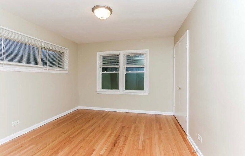 Foto principal - 9514 S Bell Ave