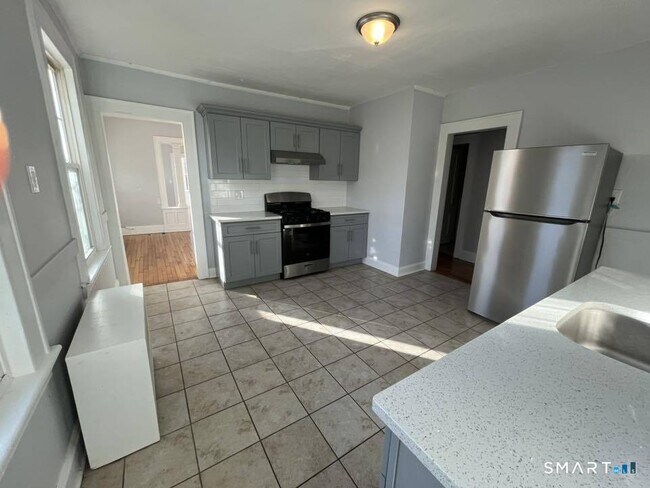 Foto del edificio - 102 Remington St