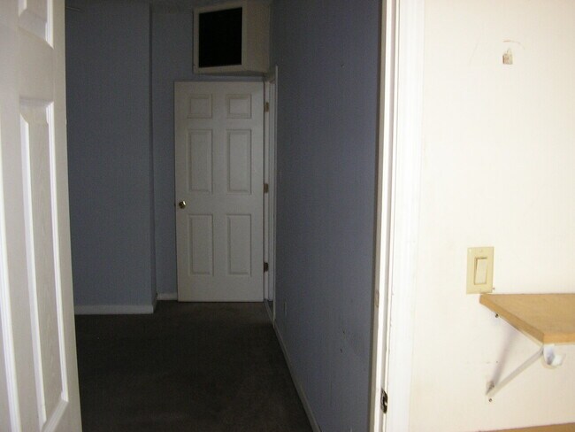 Building Photo - 857 E 11th Ave