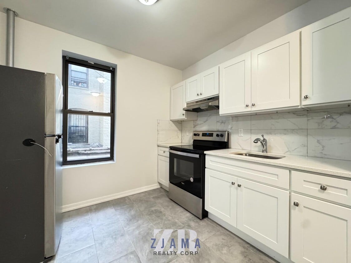 Foto principal - 9816 Fourth Avenue