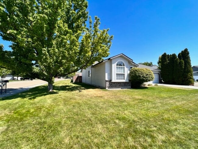 Building Photo - 8137 Waterfowl Ave