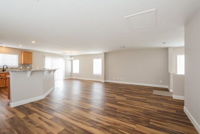 Foto del edificio - 5008 Diamond Ranch Ave