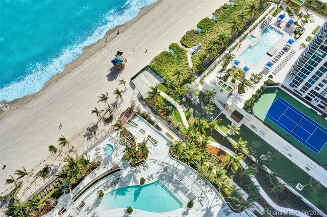 Foto del edificio - 18975 Collins Ave