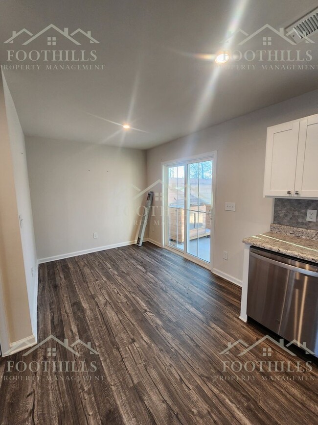 Building Photo - Spacious 3-Bedroom Home with Patio & Appli...