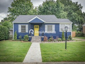 Building Photo - 20 N Larchmont Dr
