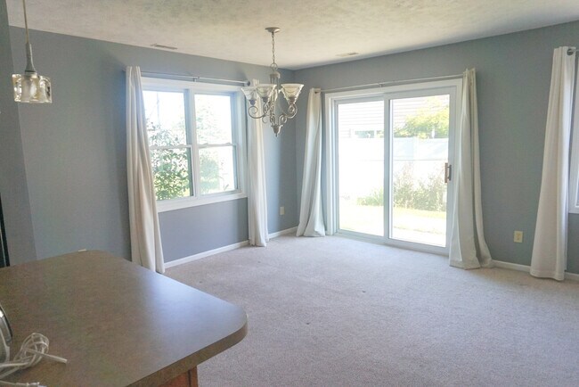 Foto del edificio - 3633 McLaughlin Dr