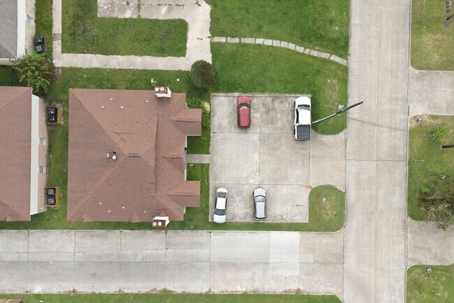 Foto del edificio - 1310 Brenda Ln