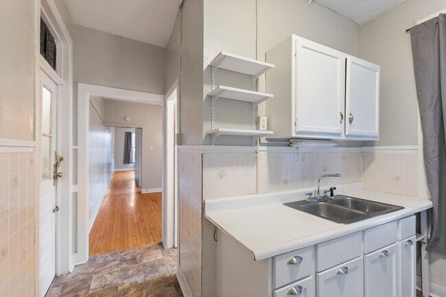 Foto del edificio - 940 Woodruff Place Middle Dr