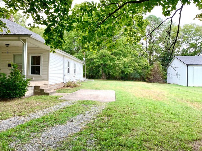 Foto del edificio - 2173 Old Russellville Rd