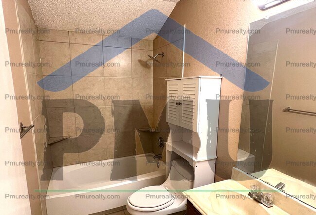 Foto del edificio - AVAILABLE NOW!!! Great Area!!  Off Pleasan...