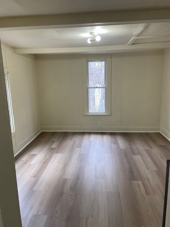 Building Photo - 1 Bed 1 Bath Duplex - 1515 Pine St Muskegon