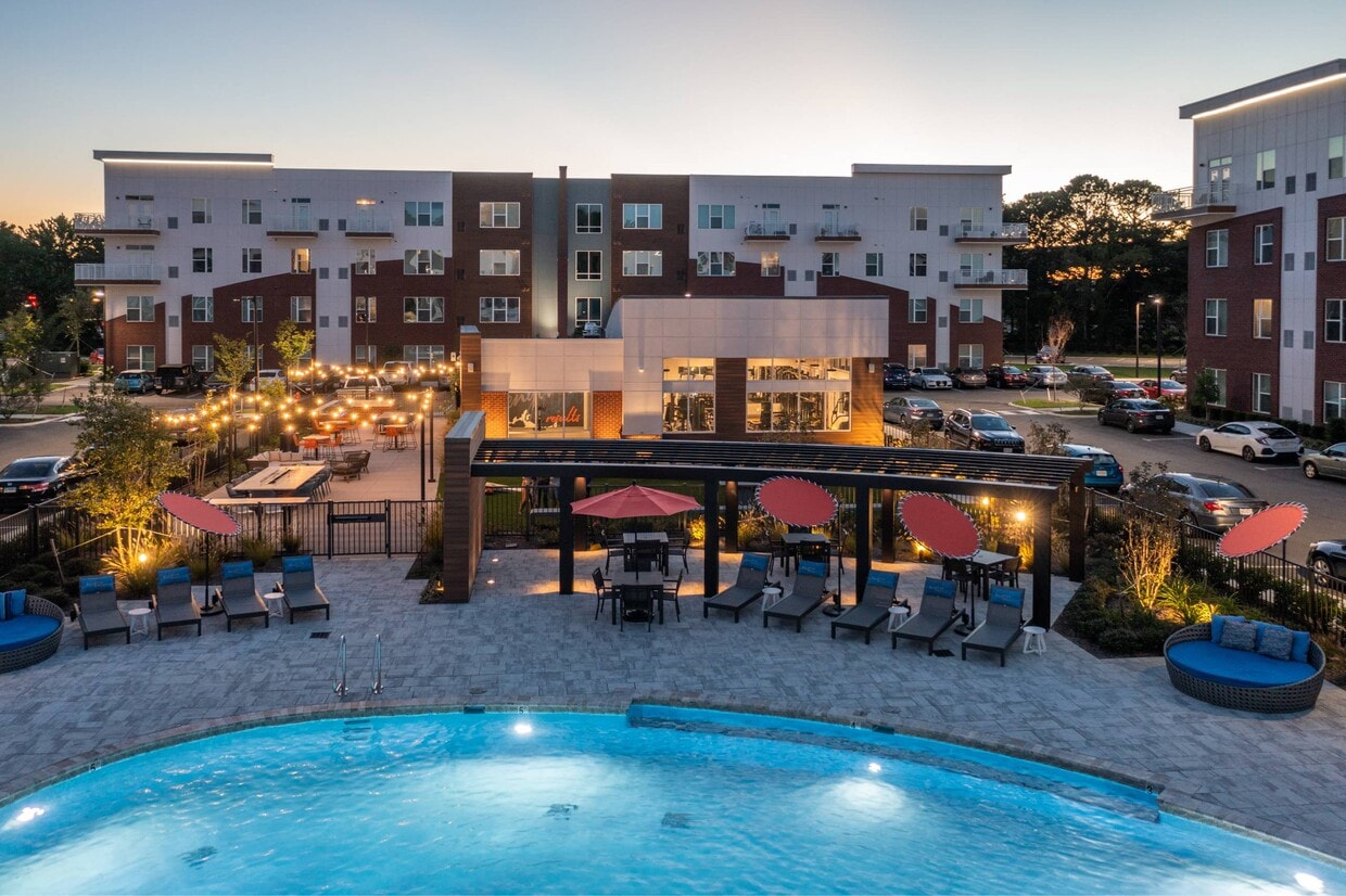 Ellipse Urban Apartments - 2001 Commerce Dr Hampton, VA 23666