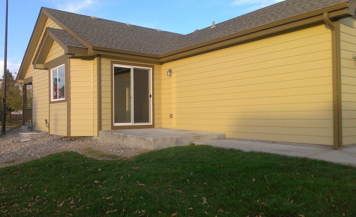 Building Photo - 2152 E 11th St