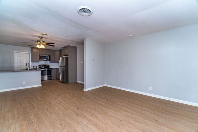 Building Photo - RENOVATED 2-BEDROOM TERRELL HEIGHTS DUPLEX