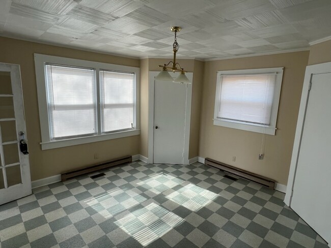 Building Photo - 8033 Parris Bridge Rd