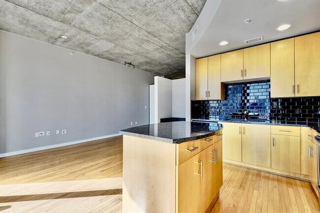 Building Photo - 360 Nueces St