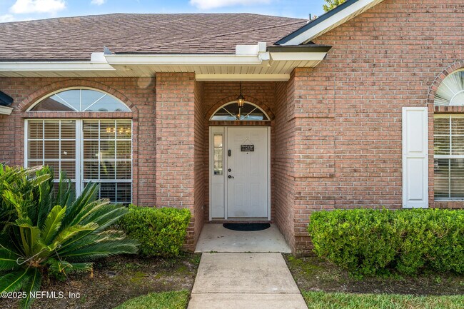 Foto del edificio - 4956 Grand Lakes Dr N